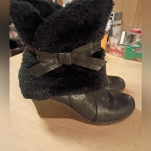 Elegant Black Faux Fur Wedge Boots